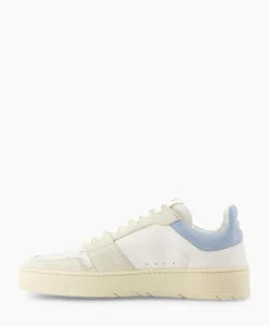 Closed Sneaker Low Top Licht Blauw