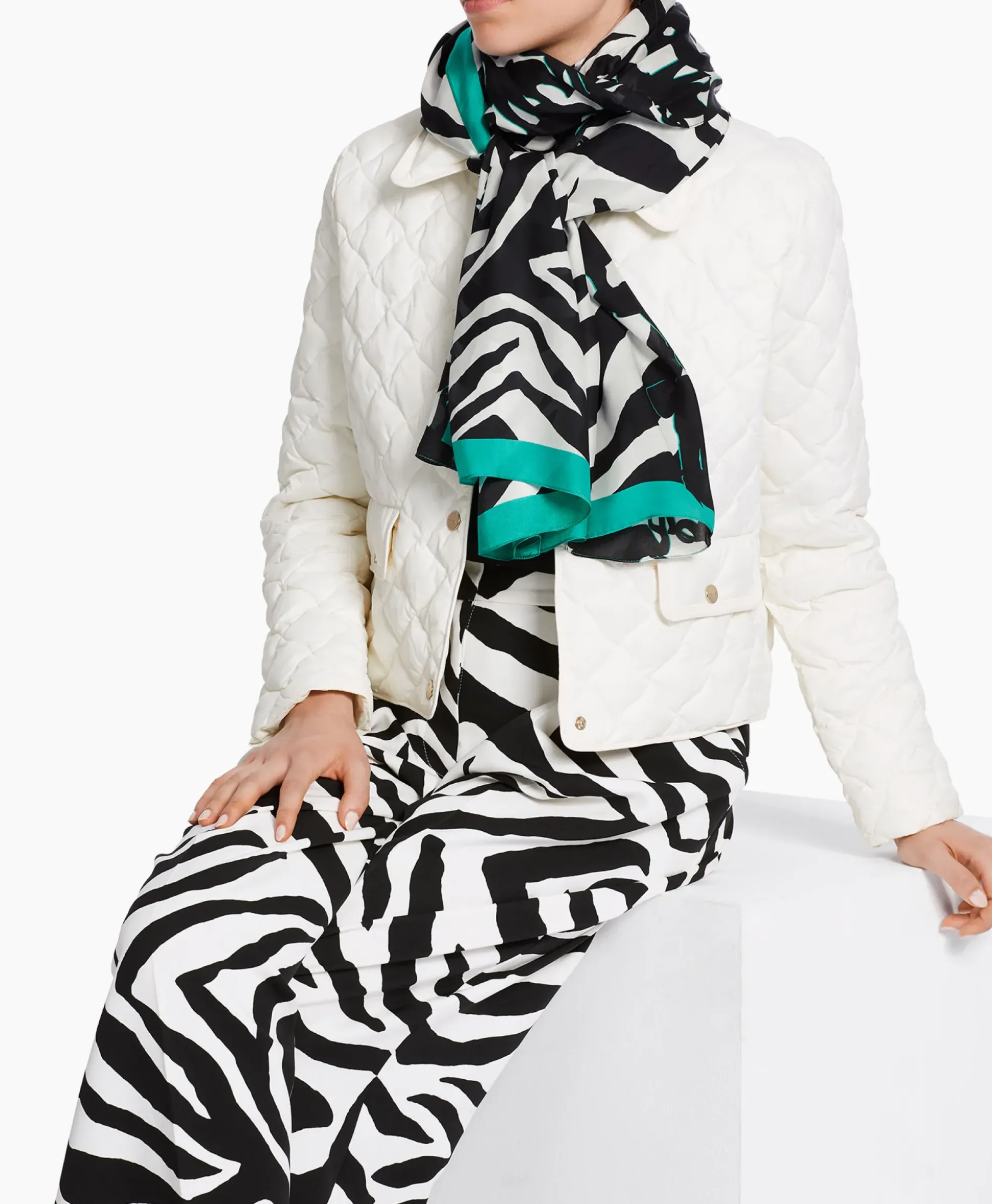 Marccain Collectie Shawl Wc B4.15 Z16 Zwart